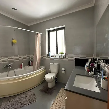 Kwatera prywatna Cozy In - Close To Beachfront *